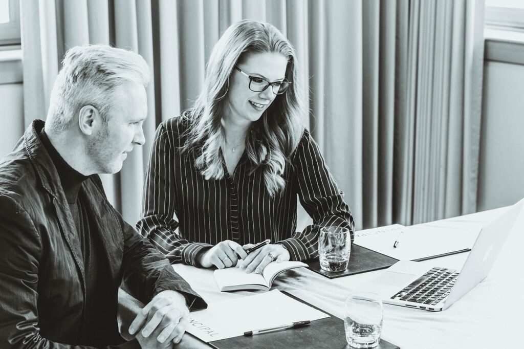 Reasons Why a Law Firm Needs Contract Management Software contract management